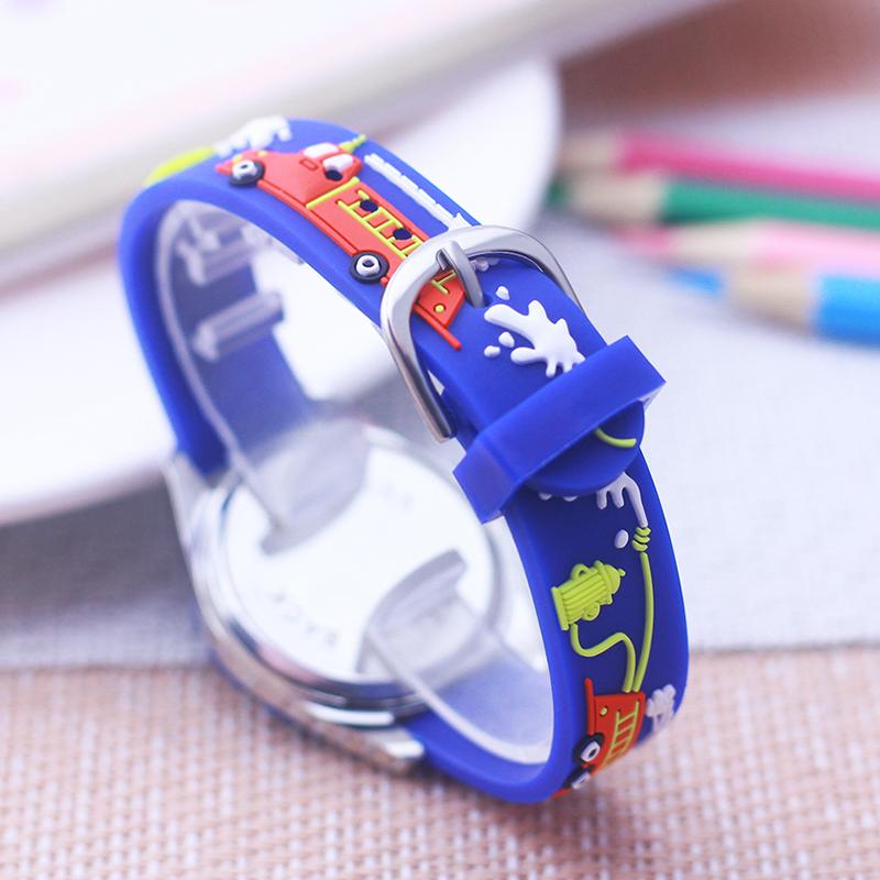 Kinder Jungen Neue Mode Cartoon Feuerwehrauto Quarzuhren Kleine Kinder Studenten Coole Feiertagsgeschenke Armbanduhren