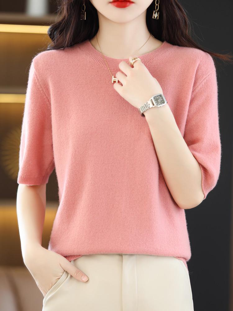 Women's Plus Size Wool Sweater - Versatile Knitwear for Autumn and Winter.