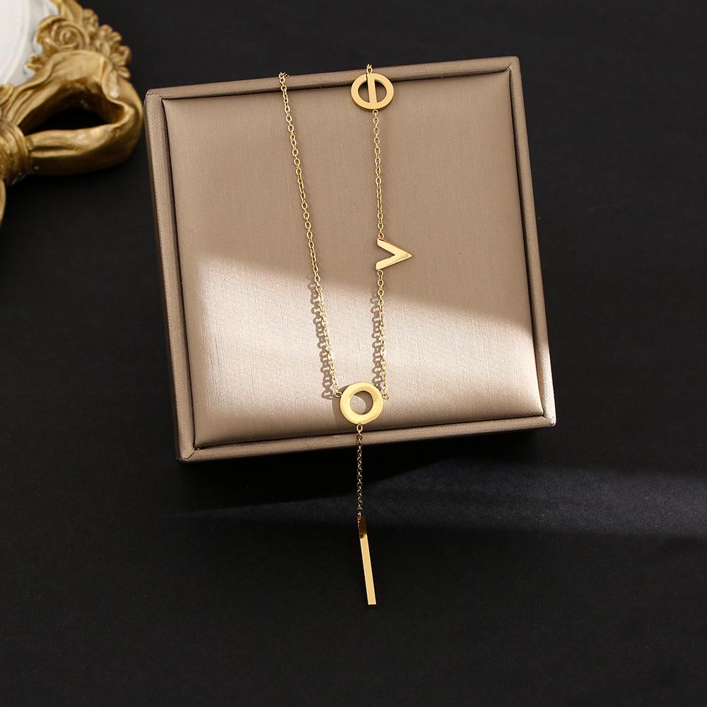 Elegant Korean Micro-Inlaid Titanium Necklace - Luxurious Women's Clavicle Chain, Non-Fading, Unique Minority Design.