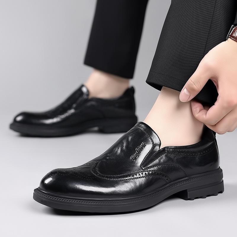 2025 Frühling atmungsaktive lässige Lederschuhe Herren formell Business Herren Ein-Pedal Hochzeitsschuhe neue Brock Herrenschuhe