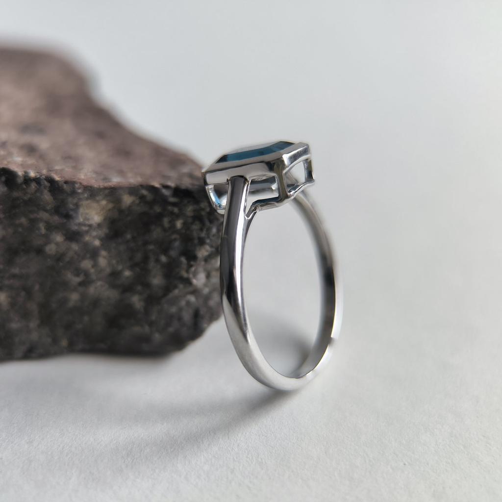 Серебряное кольцо с сапфиром nano 1.488ct, вес изделия 2,26 гр (2205999)