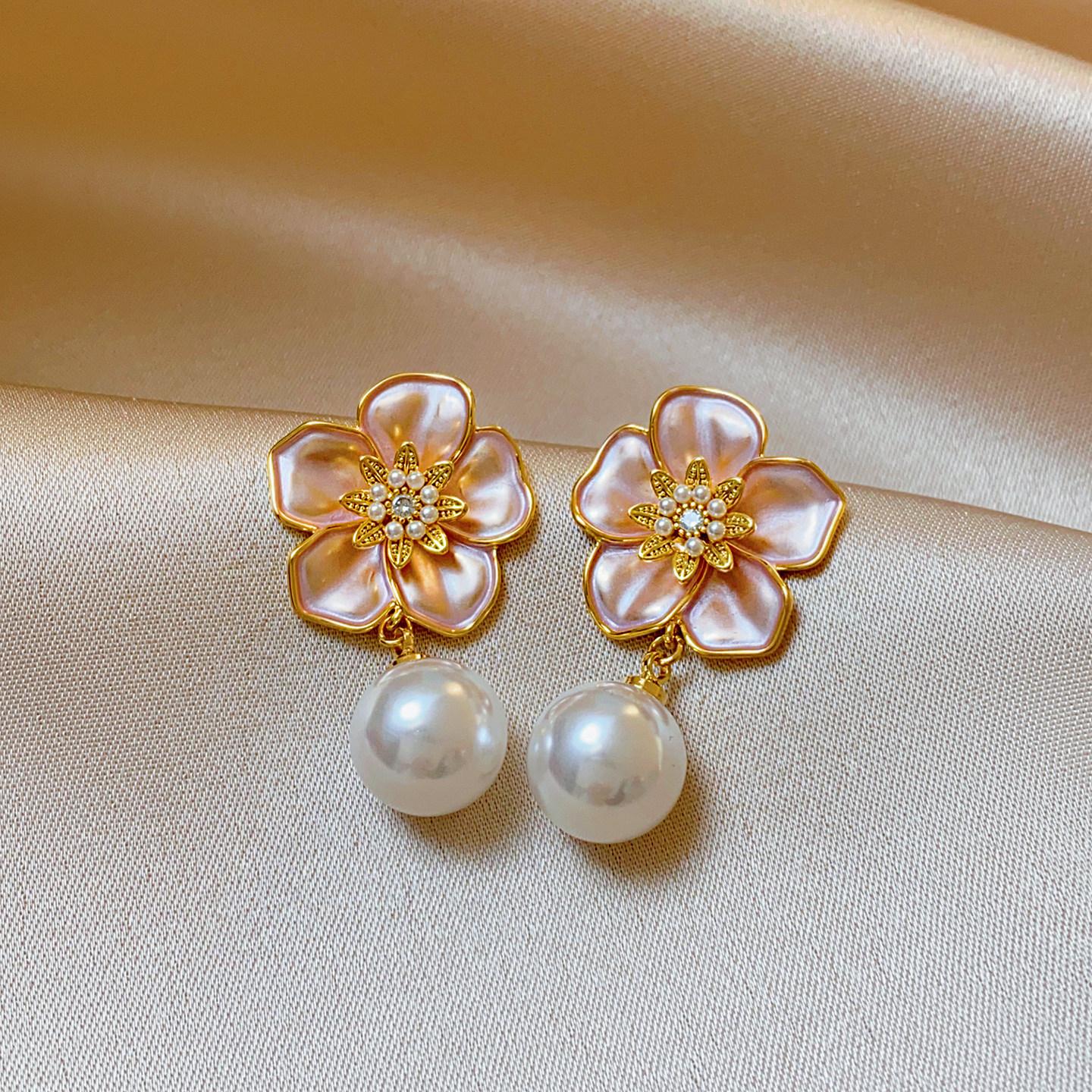 

Silver needle zircon pearl oil drop flower stud earrings French retro court style earrings light luxury high-end earrings