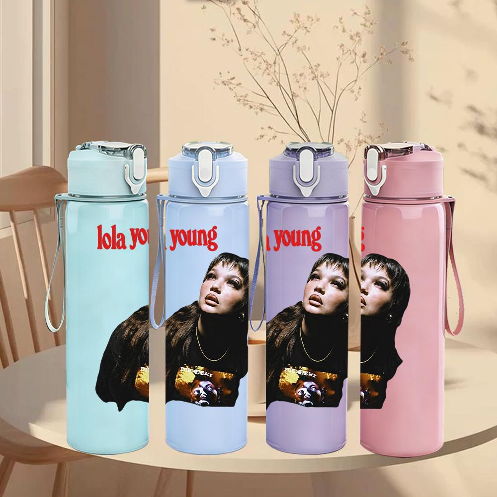 1PC Retro Long Hair Female Singer Portrait Print 750ml Portable Sports Water Bottle Leakproof Gym Outdoor Travel Drink Cup