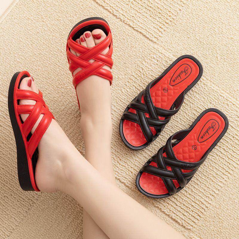 The New Fashionable Women's Slippers Are Versatile Wear Thick-soled Slope-heeled Height-increasing Anti-slip and Wear-resistant Flip-flops