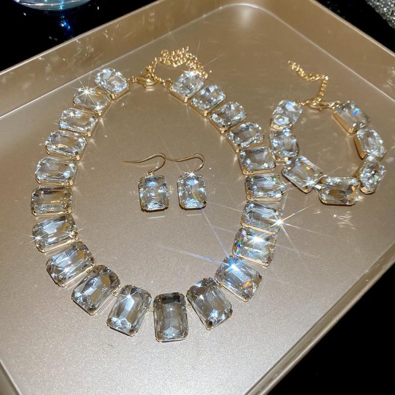 Retro Rhinestone Floral Jewelry Set: Elegant Stud Earrings & Luxury Clavicle Necklace