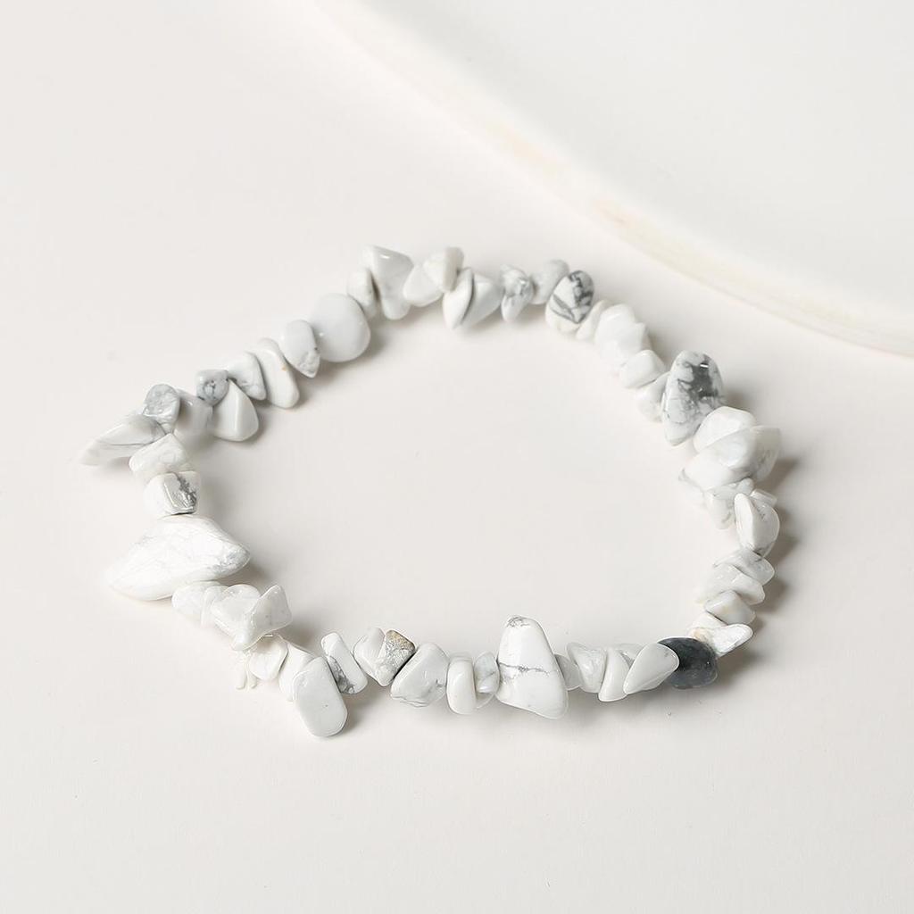 Elastisches Armband mit natürlichem Citrin-Chip: Unregelmäßige Rohsteinperlen in einem frischen, vielseitigen Stil