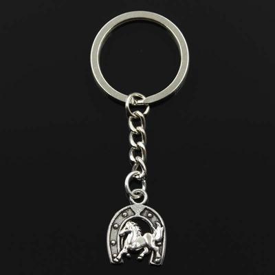 Módní kůň Lucky Horseshoe 23x18mm Přívěsek 30mm Přívěsek na klíče Stříbrná barva Muži Auto Dárek Suvenýry Klíčenka