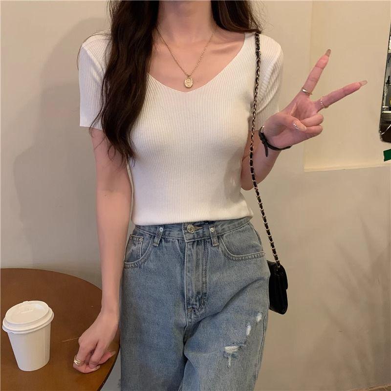 Dámské žluté pletené tričko s krátkým rukávem a výstřihem do V ve stylu léto 2025 – Jedinečný a stylový design