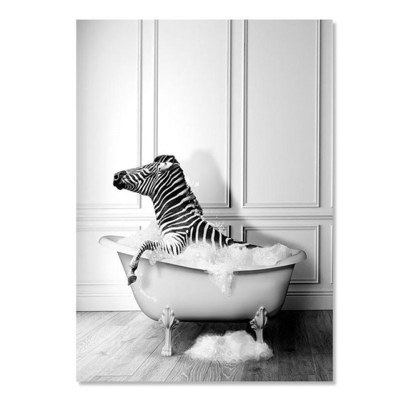 Poster Déco Girafe Dans La Salle De Bain - Impression Sur Papier Couché 40x30 Cm - Série Animaux - Sans Cadre