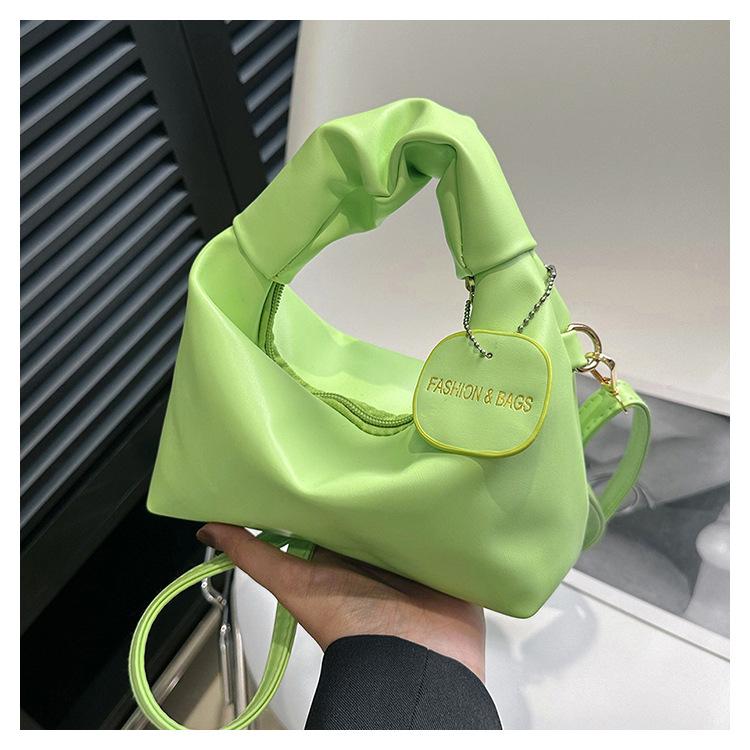 

2025 новая однотонная плиссированная сумка-тоут повседневная модная на плечо через плечо маленькая квадратная сумка трендовая персонализированная женская сумка зелёный