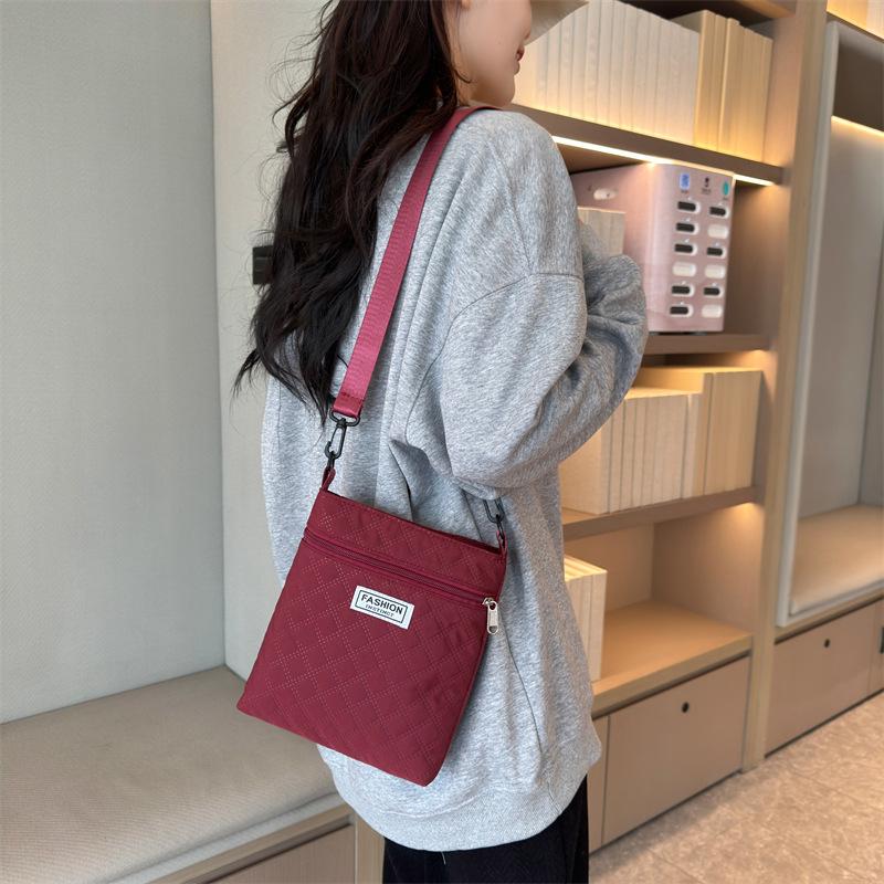 New fashion crossbody small fitness bag can hold mobile phone change outdoor travel short-distance play bag
