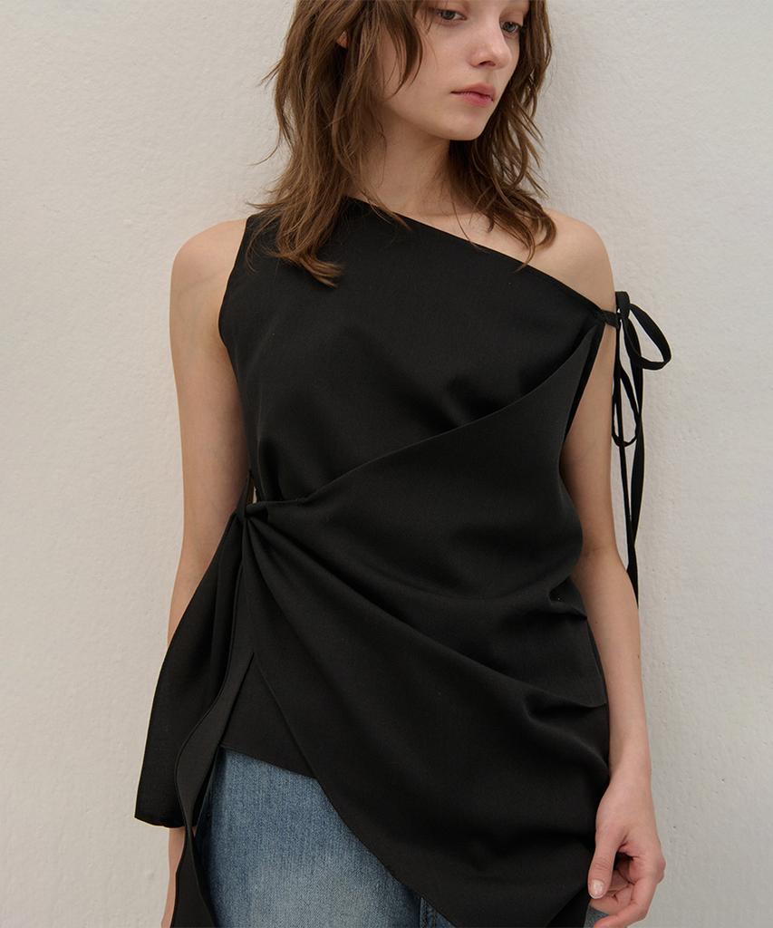 Kamino Strap Off-Shoulder Drape Blouse Black