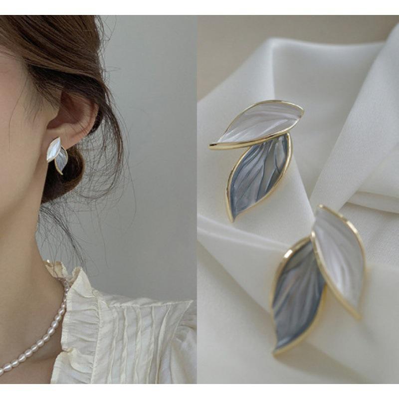 Geometric Pearl Earrings: Light Luxury & Niche High-End Accessories