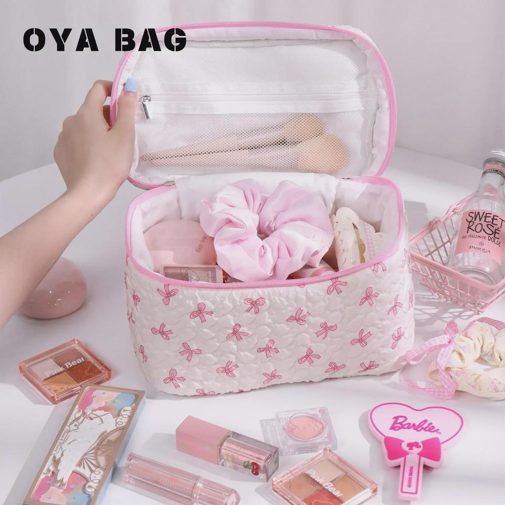 Kosmetisk väska med präglad plisserad rosett - Rymlig, exklusiv multifunktionell förvaring.