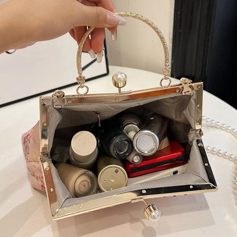 2024 New Chinese Style Pink Embroidered Pearl Chain Handbag Trendy Retro Shoulder Bag Women's Wedding Handbag Dinner Clip Bag