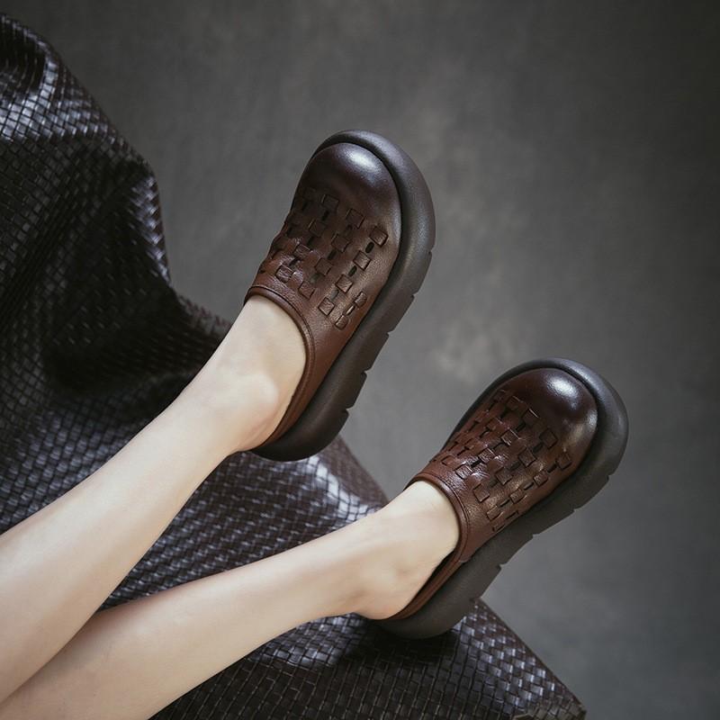 Johnature Chaussons d'extérieur rétro en cuir de vachette à semelles épaisses et bout rond, tissés à la main, polyvalents, pour femmes, à enfiler