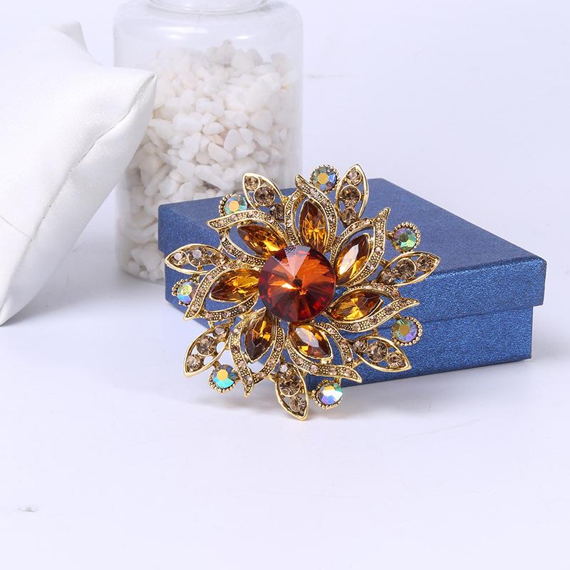 SKEDS Luxury Big Rhinestone Flower Brooches Pins For Women Lady Shiny Boutique Decoration Badges Lady Party Banquet Corsage кофейный