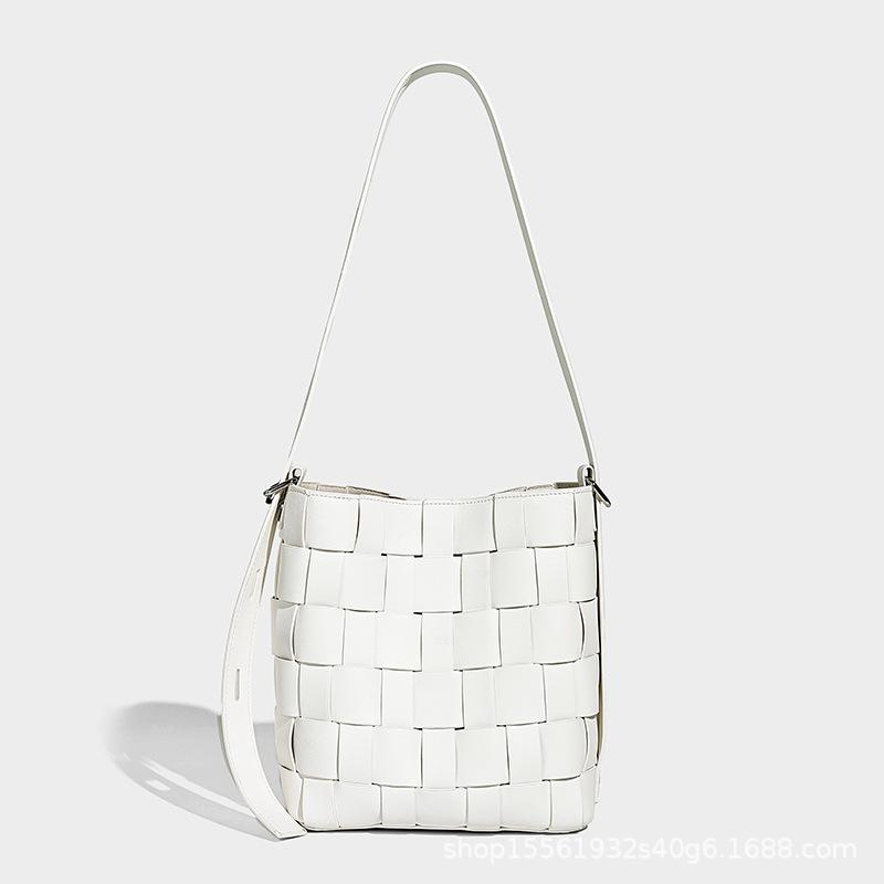 Vacation Style Niche Woven Bucket Bag, Women's New Fashionable Black and White Grid Single Shoulder Bag, Crossbody Bag, Large Capacity