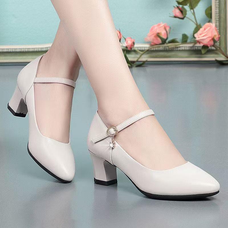 Soft Leather Mid-Heel Non-Slip Women's Shoes for Work or Dancing with Cheongsam; One-Buckle Style for Middle-Aged Women