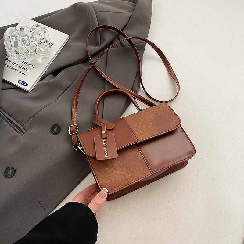 

Нишевая ретро портативная маленькая сумка женская 2025 зима новая мода повседневная маленькая квадратная сумка премиальная текстура сумка через плечо