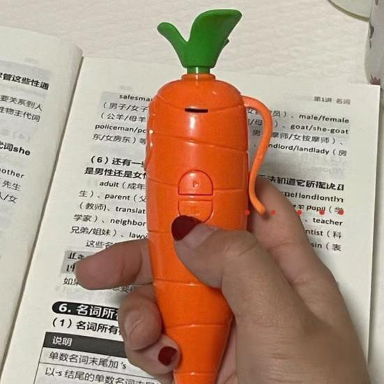 Stylo Enregistreur Forme Carotte Stylo Mignon Design Animé avec Fonction Lecture Enregistreur Vocal Portable pour Étudiants Enfants Cadeau Amusant pour Prendre des Notes