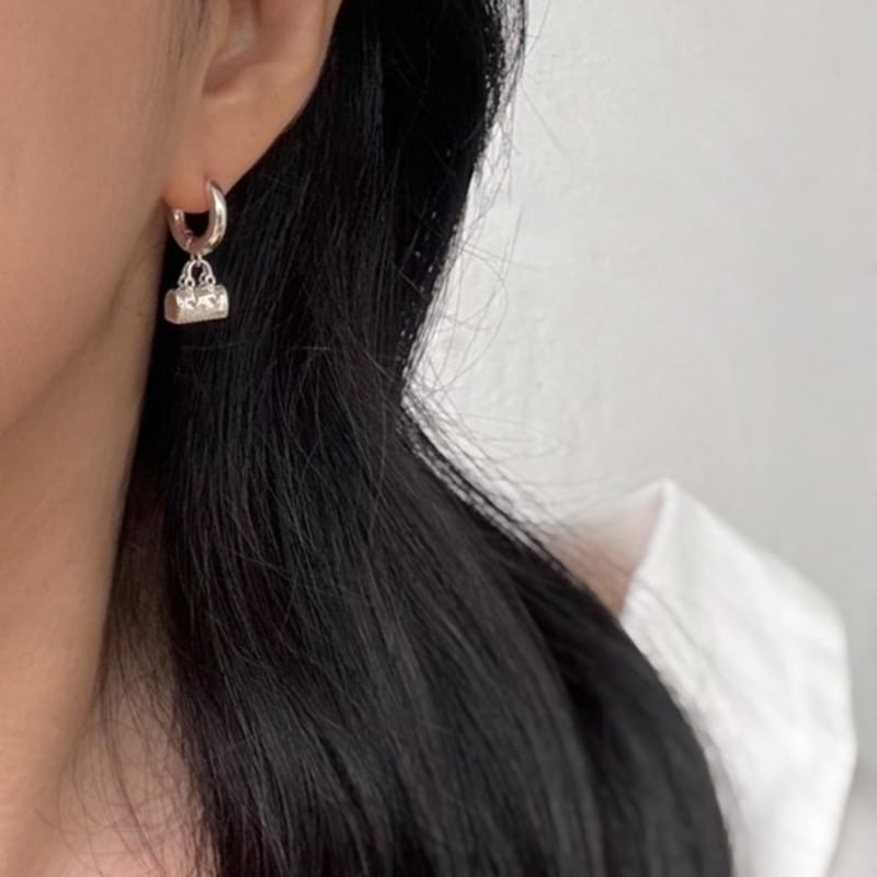 THE BORING Tote Bag Earrings