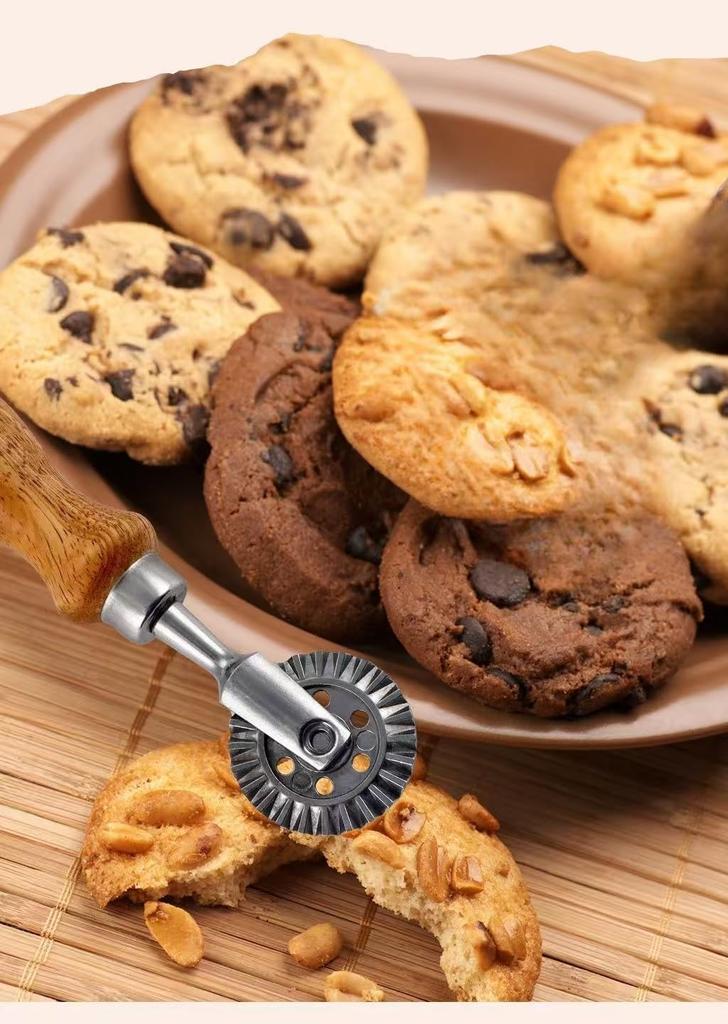 Ravioli Cutter Stamp with Roller Round Wooden Handle and Grooved Pasta Pasta Home Kitchen Inch Diameter [CRSHIP] Wheel, Shape, Edge, Press, Cutter,