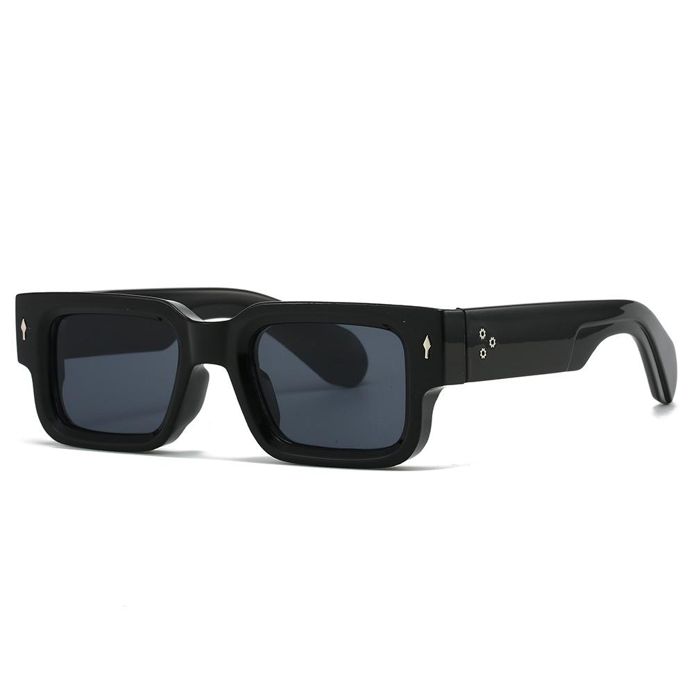 Classic Fashion Rivet Brand Designer Square Sunglasses Women For Men Luxury Vintage Punk Sunglasses Popular Hip Hop Shades Uv400