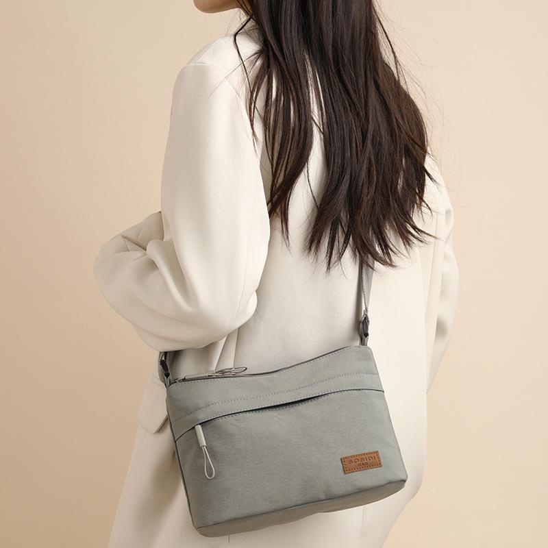 Borsa a tracolla da donna in nylon Oxford multistrato - Leggera, versatile, piccola borsa a spalla per signore di mezza età.
