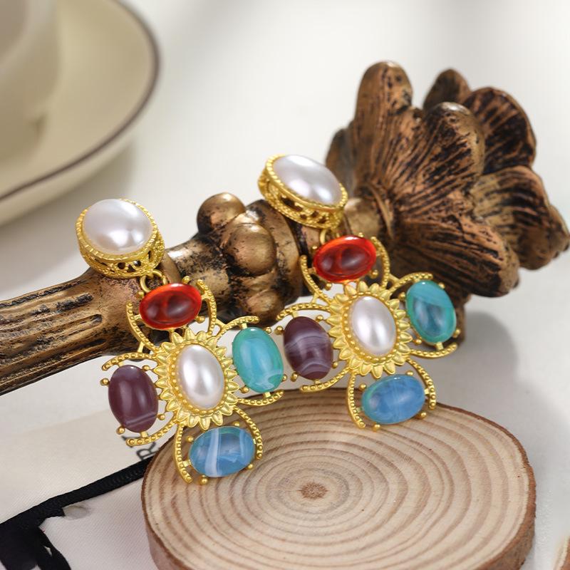 

Винтажные геометрические серьги-пусеты с жемчугом в стиле ретро-корт