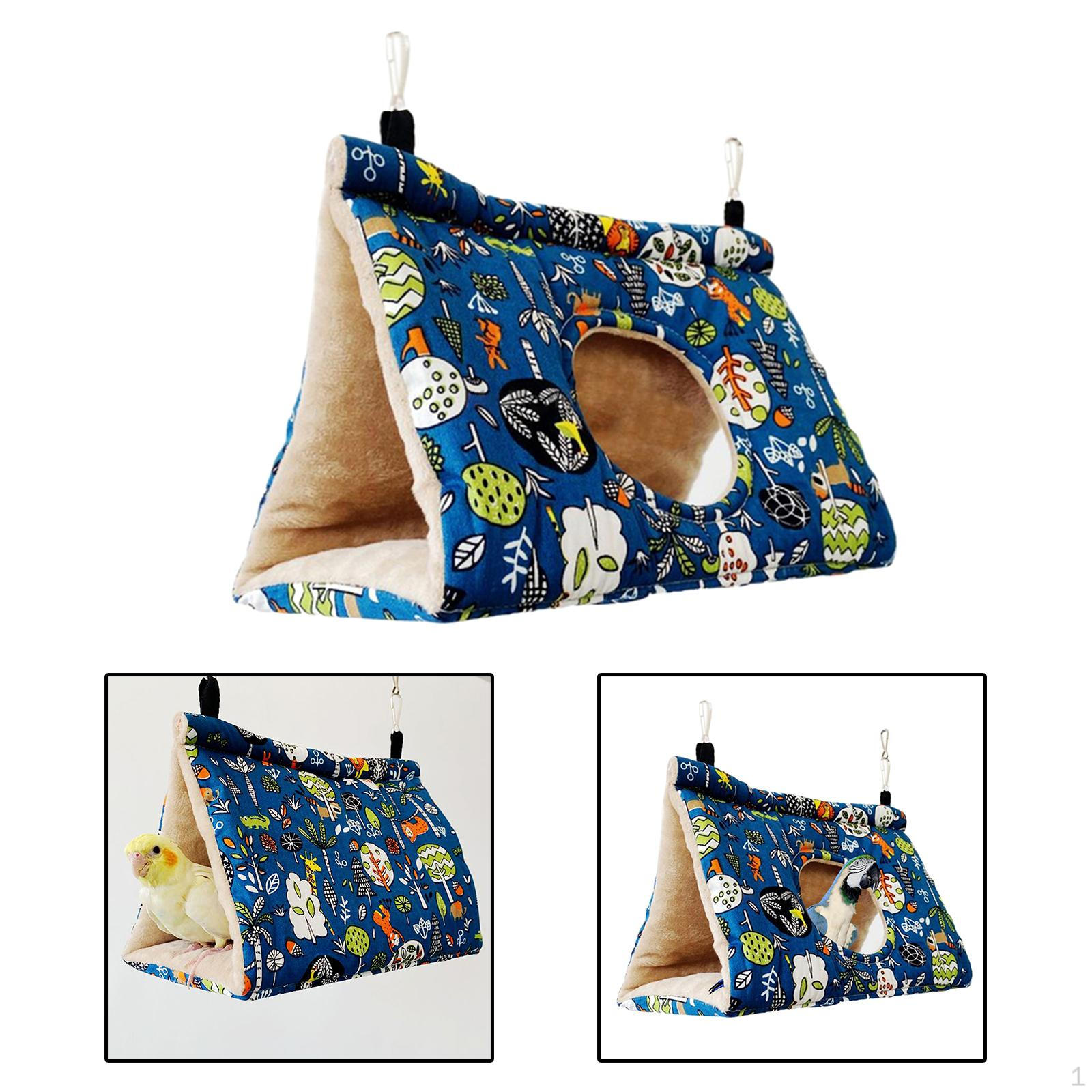 Попугай в подвесном гамаке