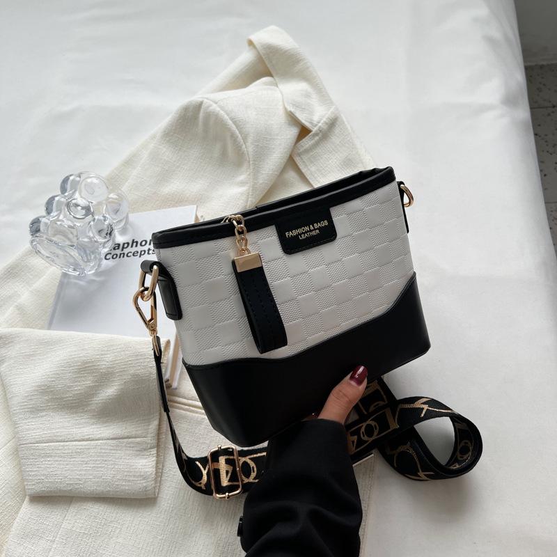 Popular bags women's autumn new trendy fashion broadband shoulder messenger bag stray bag