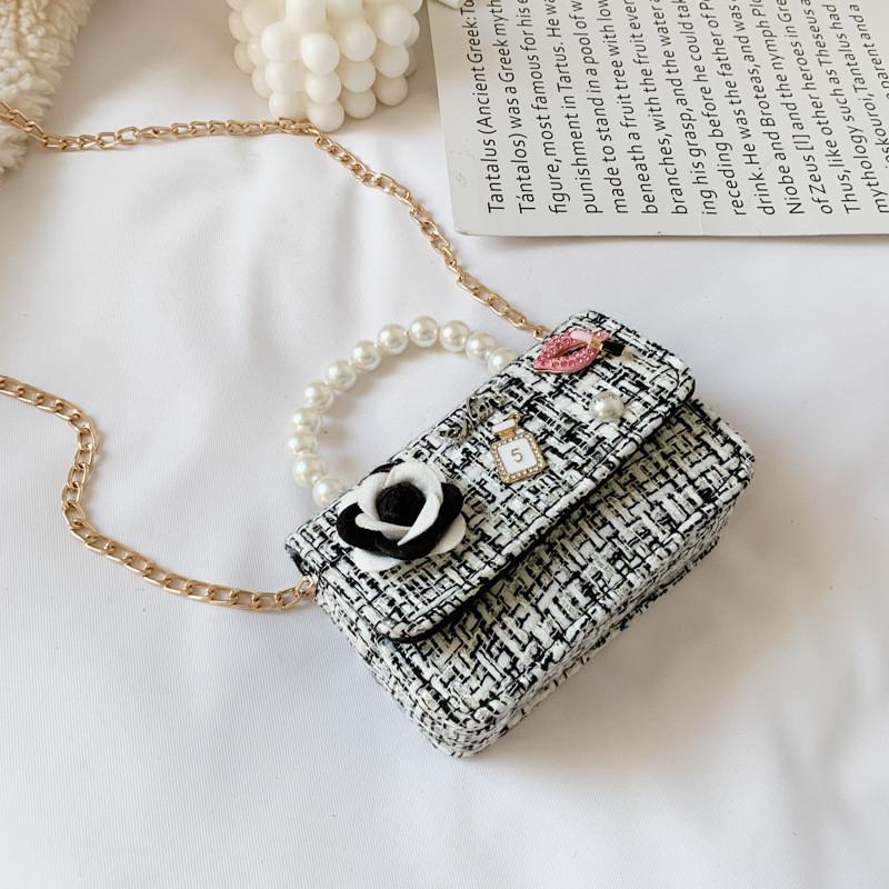 Adorable Girls Crossbody Bag Featuring Soft Canvas Material And Elegant Bow Style