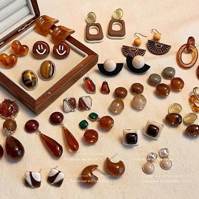 Maillard Coffee Brown French Retro Ombre Stud Earrings - Niche Design for Women