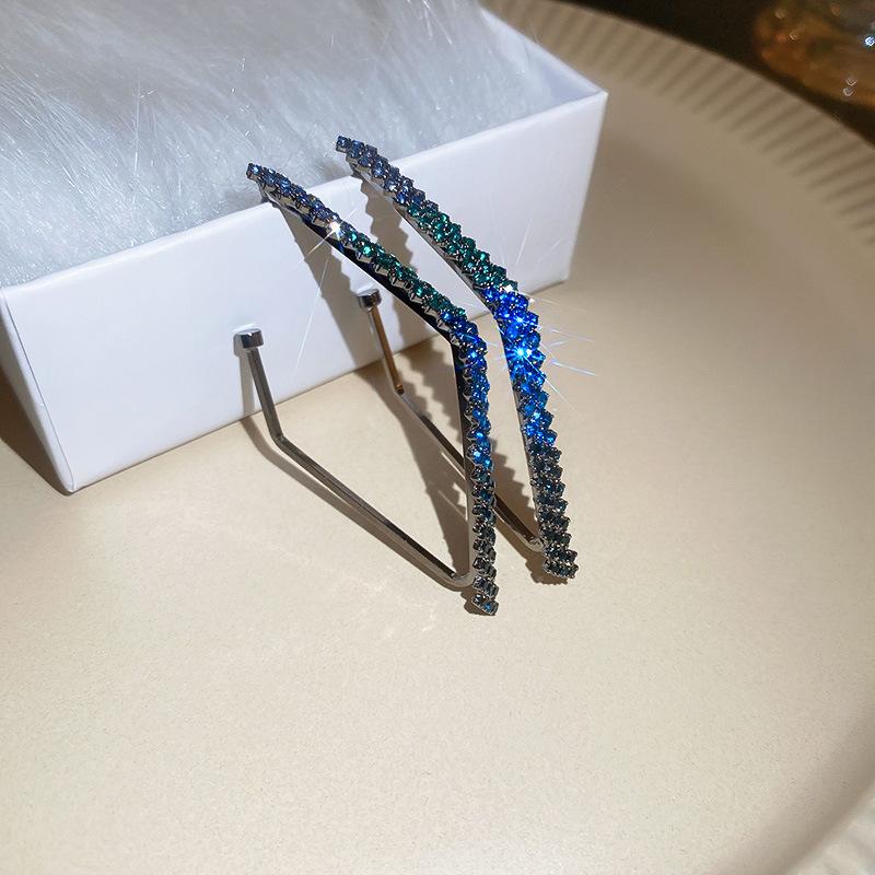 Silver needle retro Hong Kong style dripping oil round earrings niche temperament earrings fashion light luxury summer women's high-end earrings
