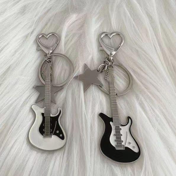 Y2K Hot Girl Electric Guitar & Star Pendant Keychain - Retro Sweet & Cool Millennial Style Ornament