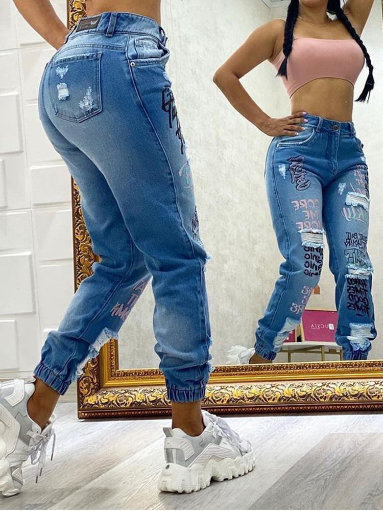 Zerrissene Jeans mit Buchstabendruck und schräger Tasche, lässige Jeans für Damen