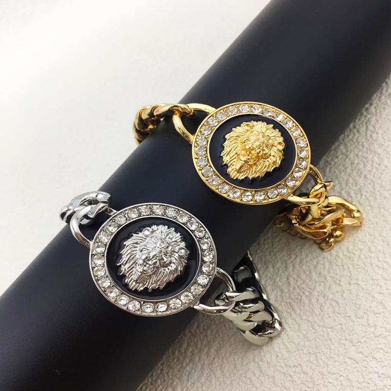 Übertriebenes Löwenkopfarmband