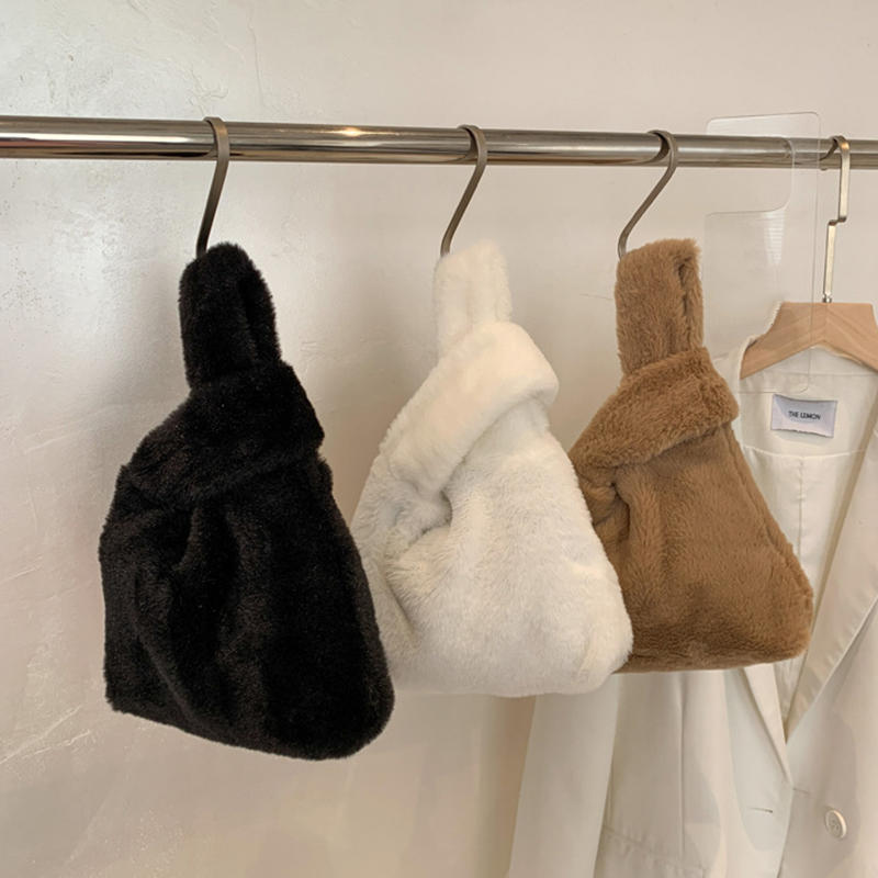 Women Velvet Handbag Underarm Bag Soft Plush Small Shoulder Bag Warm Plush Handbag  Winter New Tote Bag Ladies Clutch 2025