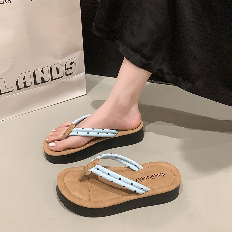 Internet celebrity explosion retro thick bottom flip-flops women 2025 new summer wear with skirt high-end sandals