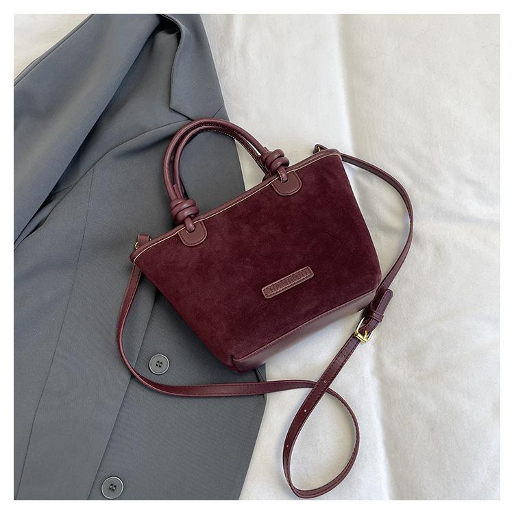 Niche high-end retro matte bag women's 2025 new messenger bag trendy fashion vegetable basket single shoulder bucket bag