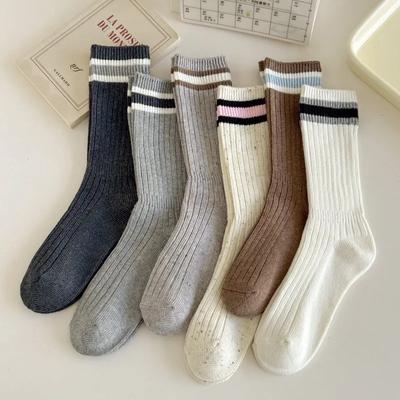 1 Paar Nieuwe Sokken Dames Herfst en Winter Katoen Gebreid Elastisch Lange Sokken Japanse Mode Gestreept Harajuku Retro Streetwear Crew Sok