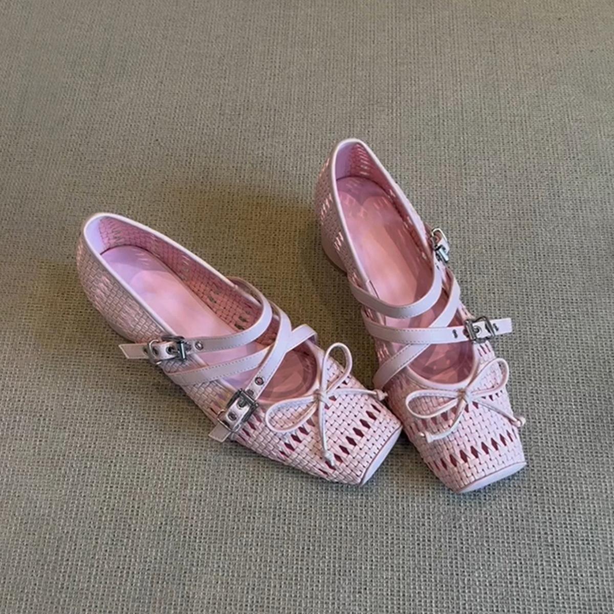 

Версия из овчины~ Милый ветер с квадратным носком и бантом туфли Мэри Джейн женские плетеные полые дышащие на среднем каблуке одинарные туфли 35