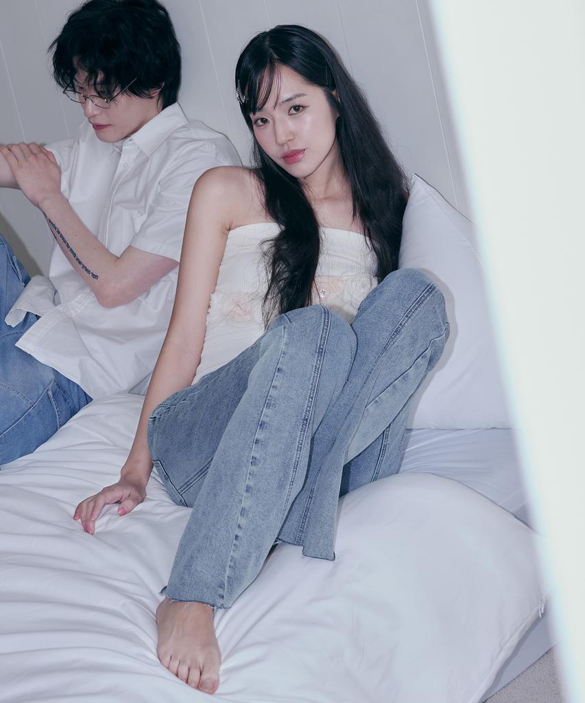Awodeijeu Slash Line Bootcut Denim Pants [Light Blue]