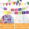 Die Partydekoration umfasst dreieckige Wimpel aus Vliesstoff mit Ausstanzungen und bunte Wimpel für die Atmosphäre des Día de Muertos am 5. Mai
