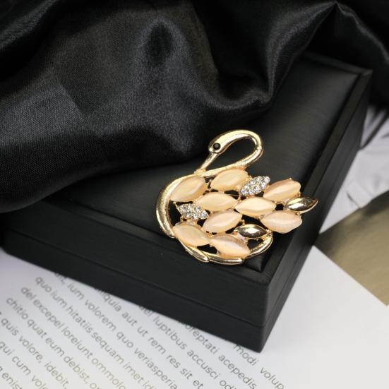 Brooch Retro Style Leaf Floral Design Lapel Pin with Faux Opal Inlaid Sweaters Collars Hats Bags Coats Scarves Badge Outfit Accessory
