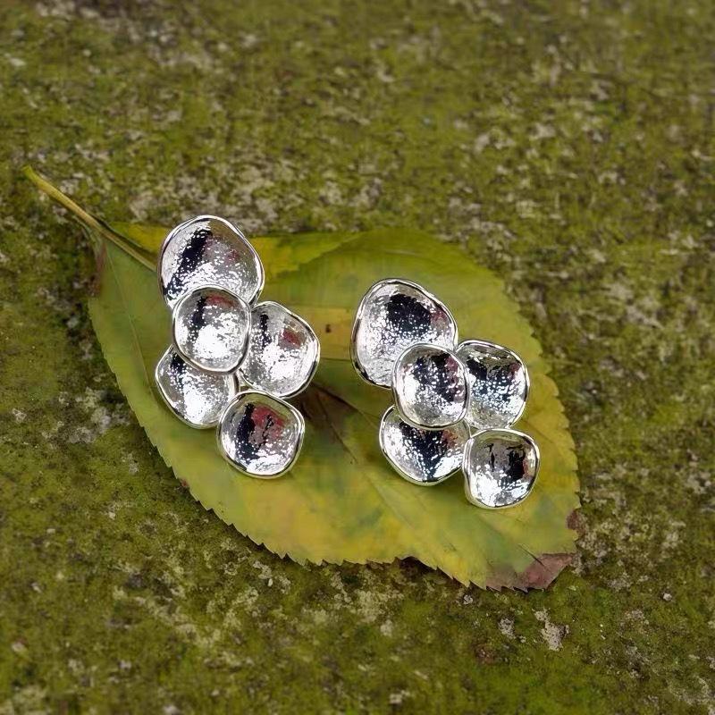 Original Irregular Leaf-Shaped Copper Alloy Earrings in Bright Silver Clip-On Earrings Version