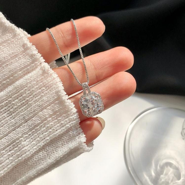 Vintage 2ct Green Moissanite Pendant 925 Sterling Silver Charm Wedding Pendants Necklace For Women Party Choker Jewelry Gift
