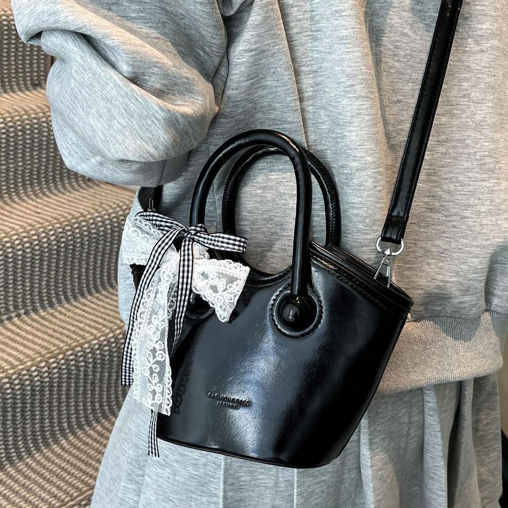 Korean Niche Bag Women's 2025 New Spring and Summer Versatile Handbag Popular Single Shoulder Messenger Bag Bucket Bag