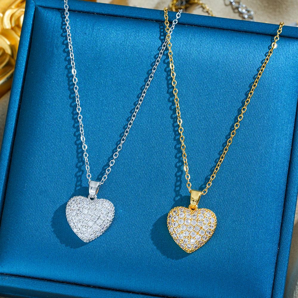 New Opening and Closing Heart-shaped Necklace for Female Niche Design, High-end Temperament, Peach Heart Accessories